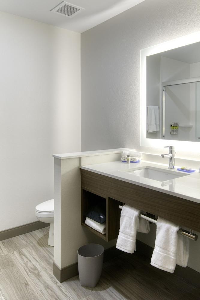 Holiday Inn Express & Suites - Omaha Downtown - Airport By Ihg المظهر الخارجي الصورة